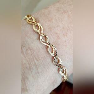 Elegant 10K Yellow Gold Bracelet 7"